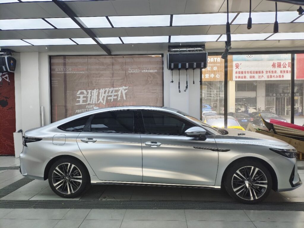 奇瑞艾瑞泽亚历山大银施工实拍图 8