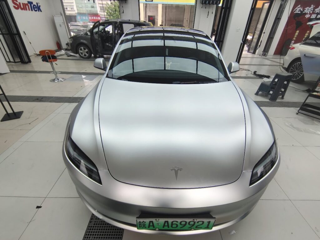 特斯拉焕新版 Model 3亚历山大银施工实拍图 2