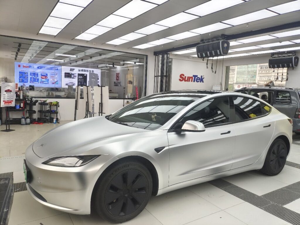特斯拉焕新版 Model 3亚历山大银施工实拍图 3