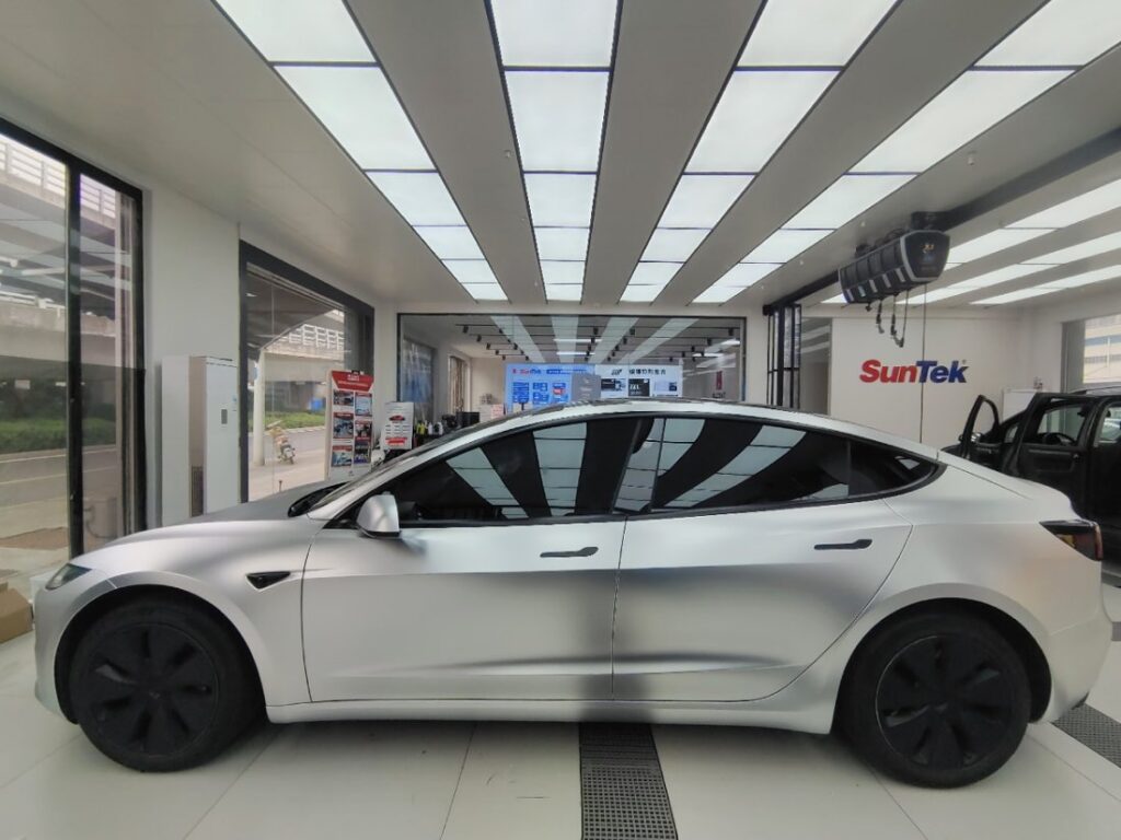 特斯拉焕新版 Model 3亚历山大银施工实拍图 5