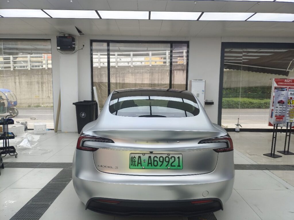 特斯拉焕新版 Model 3亚历山大银施工实拍图 7